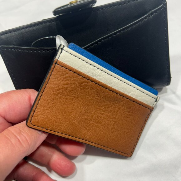 Brand New Fossil Willa Small Tab Black Wallet with a Wristlet Strap - Picture 6 of 9